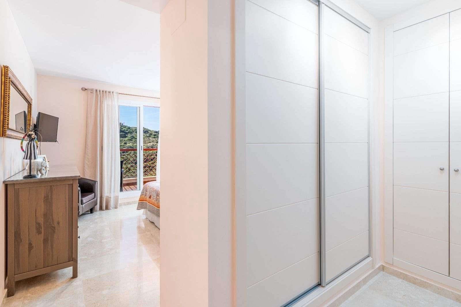 3 sovrum Lägenhet att hyra i La Alcaidesa med pool garage - 1 300 € (Ref: 9436588)