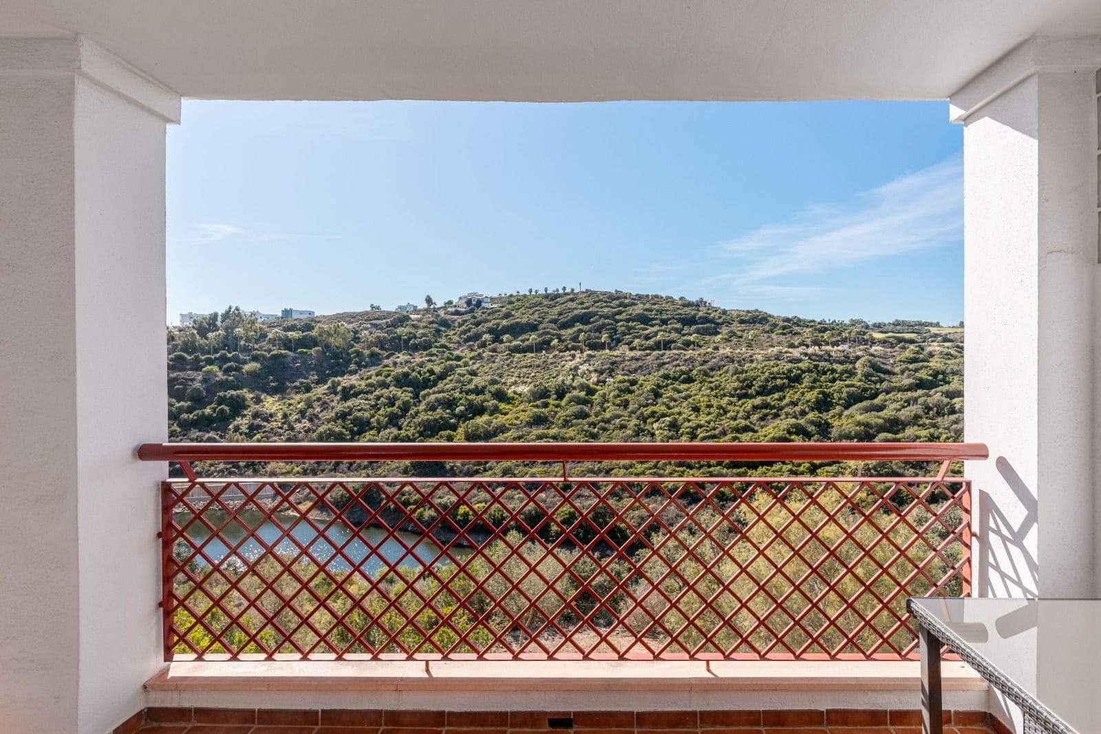 3 sovrum Lägenhet att hyra i La Alcaidesa med pool garage - 1 300 € (Ref: 9436588)