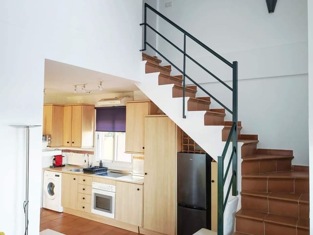 2 slaapkamer Penthouse te huur in La Línea de la Concepción met zwembad - € 950 (Ref: 9439014)