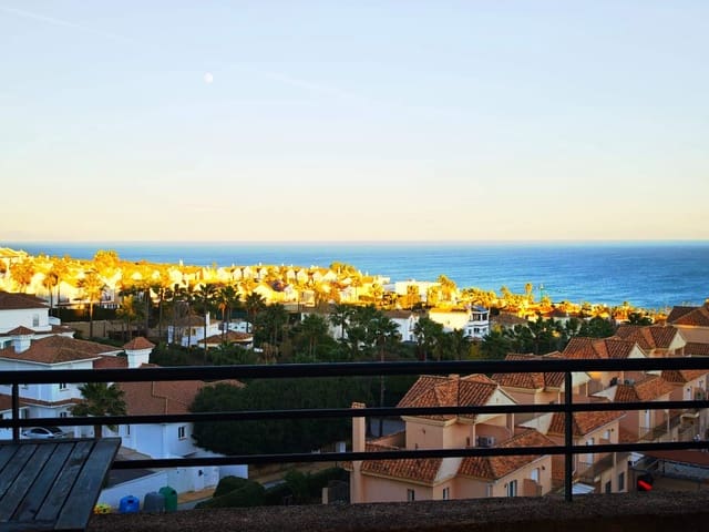 2 slaapkamer Penthouse te huur in La Línea de la Concepción met zwembad - € 950 (Ref: 9439014)