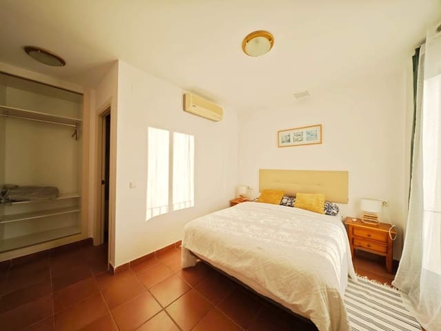 2 slaapkamer Penthouse te huur in La Línea de la Concepción met zwembad - € 950 (Ref: 9439014)