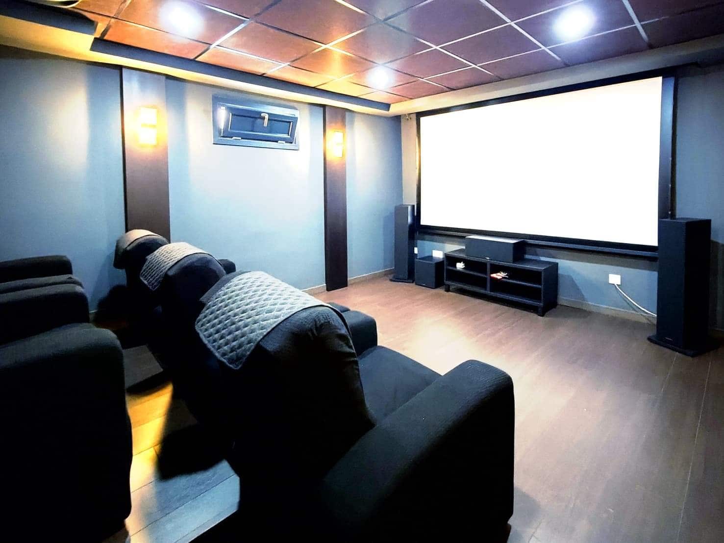 5 slaapkamer Villa te koop in La Linea de la Concepcion met zwembad garage - € 760.000 (Ref: 9441120)