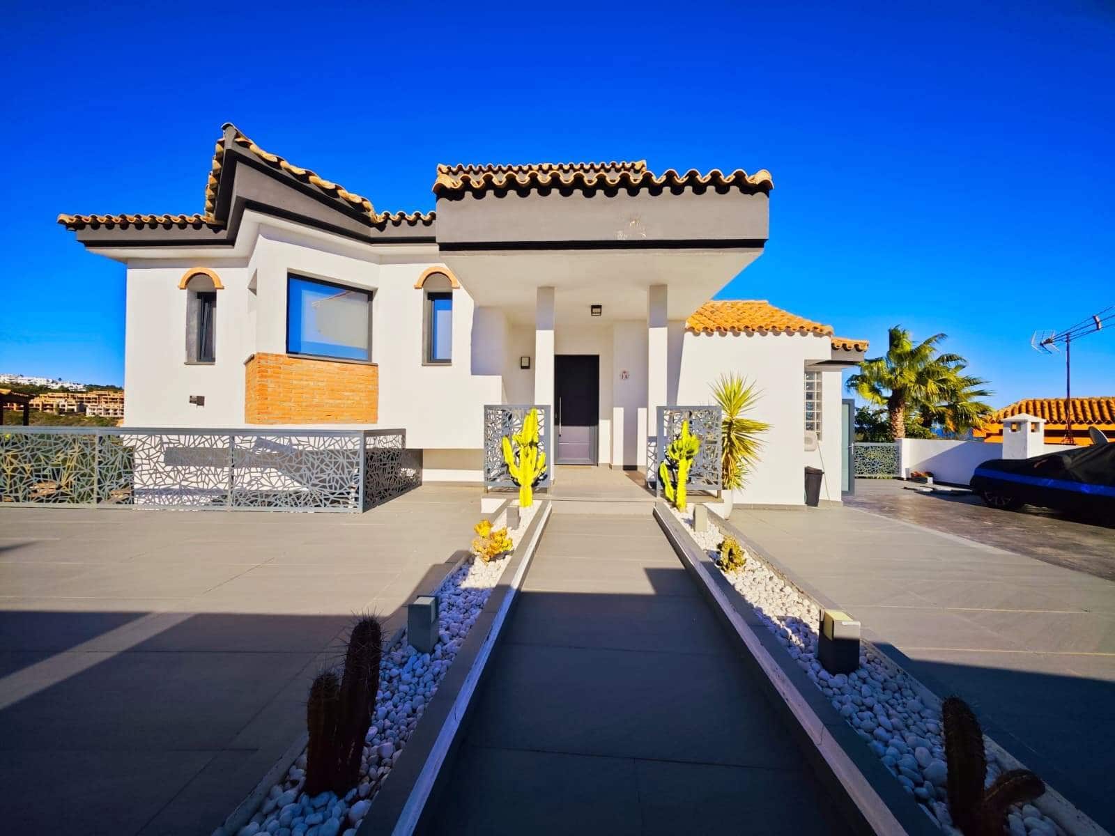 5 slaapkamer Villa te koop in La Linea de la Concepcion met zwembad garage - € 760.000 (Ref: 9441120)