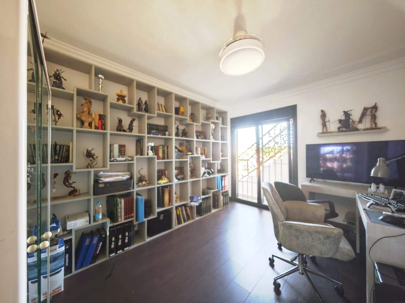 5 slaapkamer Villa te koop in La Linea de la Concepcion met zwembad garage - € 760.000 (Ref: 9441120)