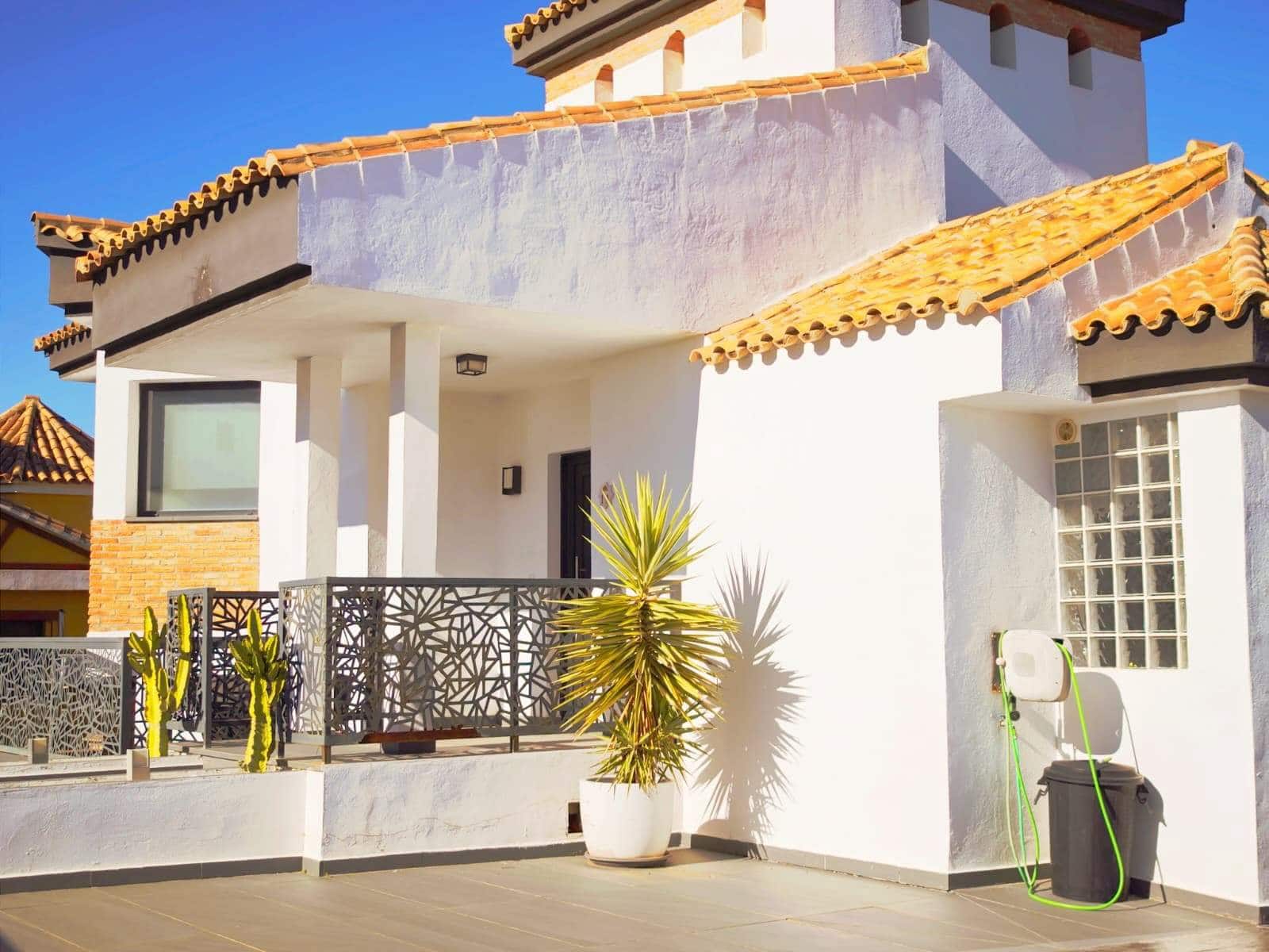 5 slaapkamer Villa te koop in La Linea de la Concepcion met zwembad garage - € 760.000 (Ref: 9441120)