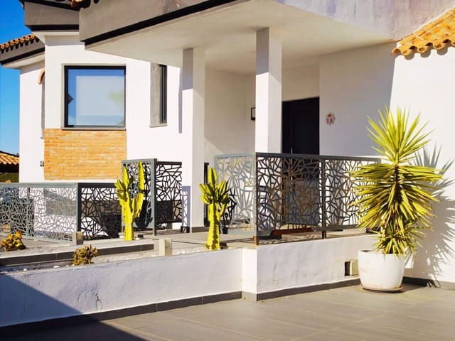 5 slaapkamer Villa te koop in La Línea de la Concepción met zwembad garage - € 760.000 (Ref: 9441120)