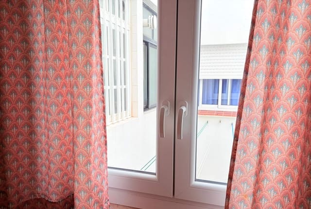 Appartement de 3 chambres à louer à Centro - San Felipe - Huerta Fava, La Línea de la Concepción - 800 € (Ref: 9452150)