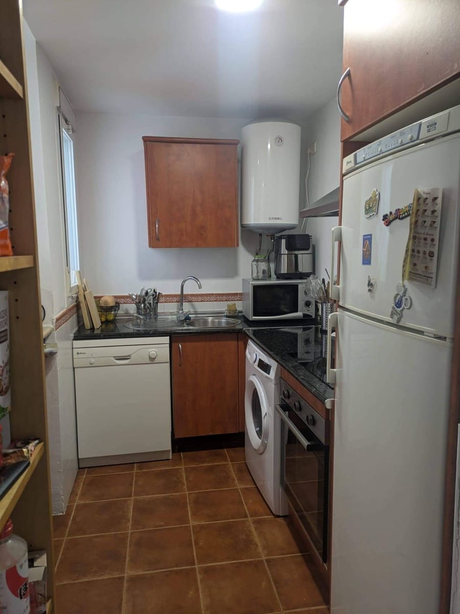 1 slaapkamer Appartement te huur in La Linea de la Concepcion - € 800 (Ref: 9462110)