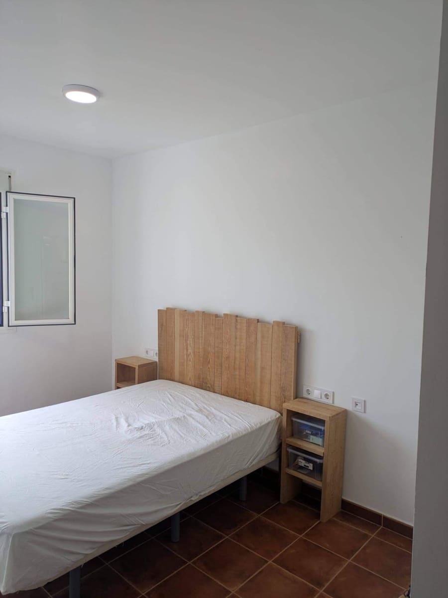 1 slaapkamer Appartement te huur in La Linea de la Concepcion - € 800 (Ref: 9462110)