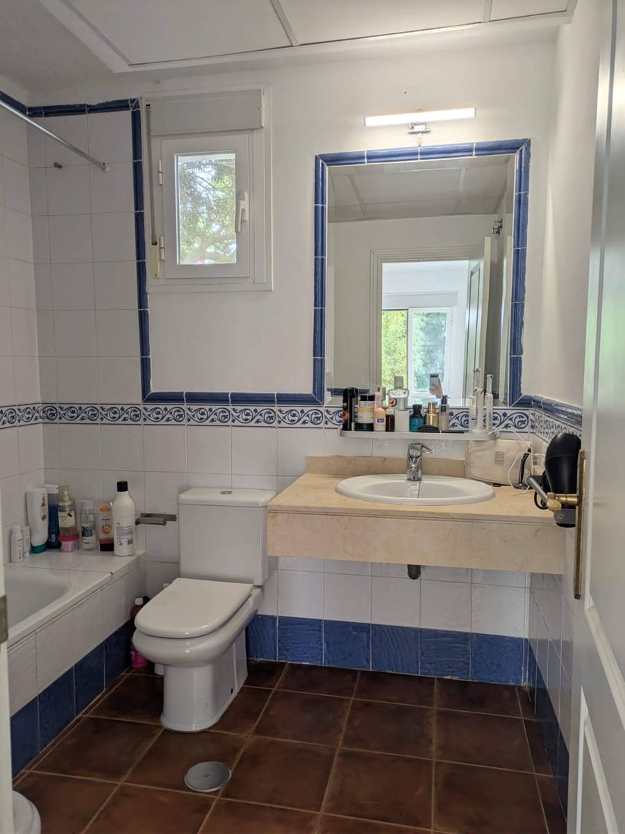 1 slaapkamer Appartement te huur in La Linea de la Concepcion - € 800 (Ref: 9462110)