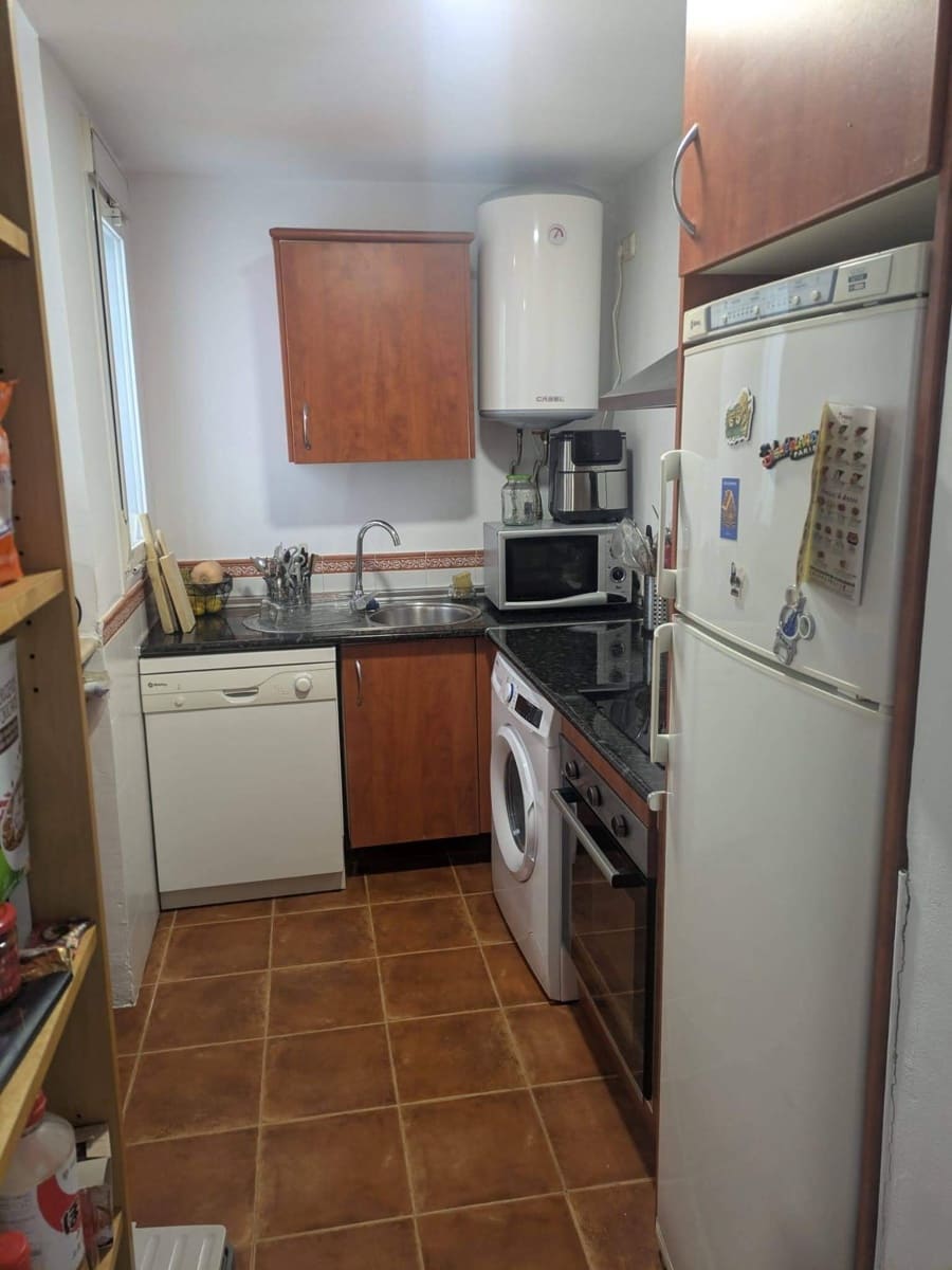 1 slaapkamer Appartement te huur in La Linea de la Concepcion - € 800 (Ref: 9462110)