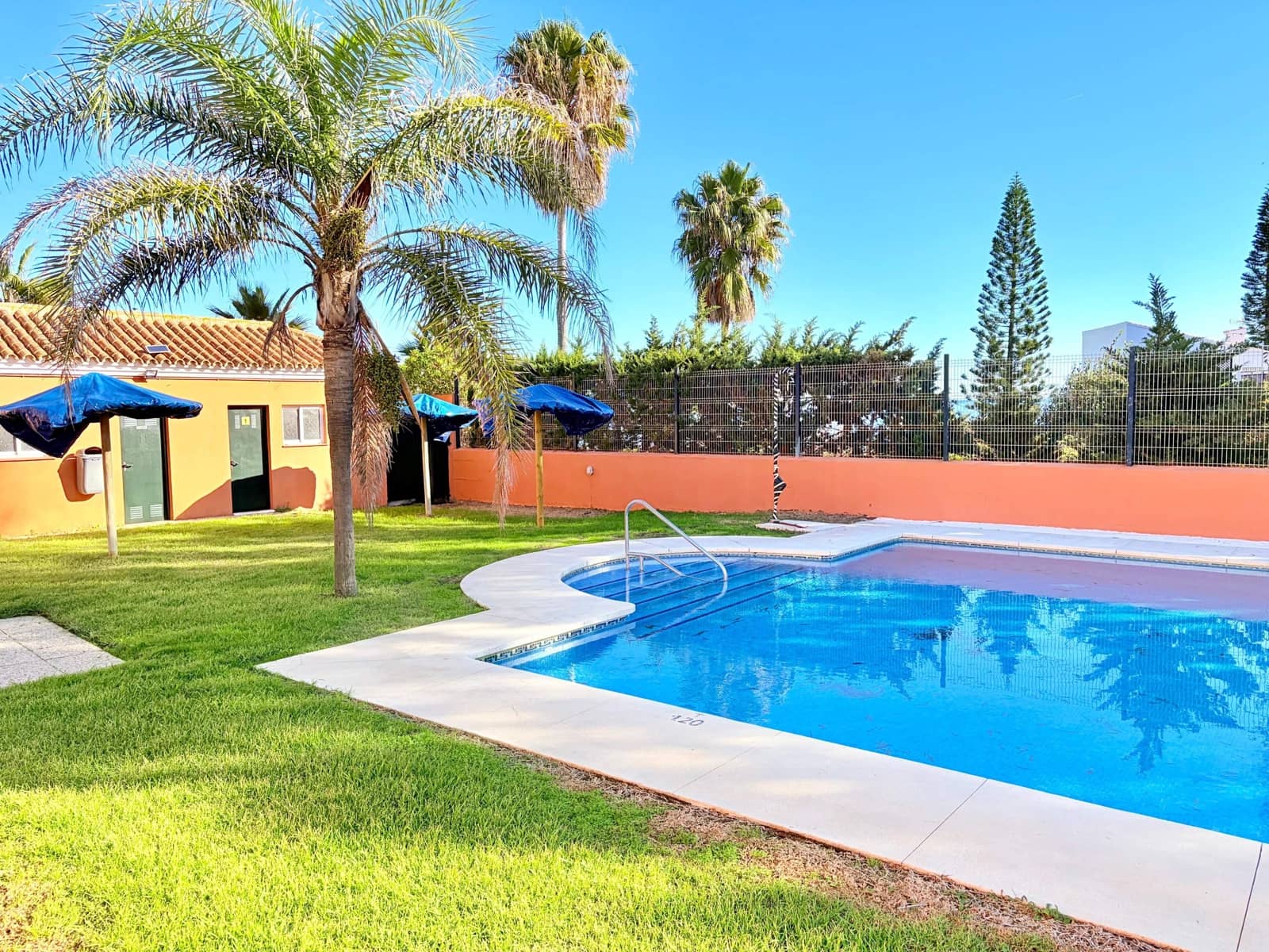 2 makuuhuone Huoneisto myytävänä paikassa Manilva mukana uima-altaan - 200 000 € (Ref: 9467906)