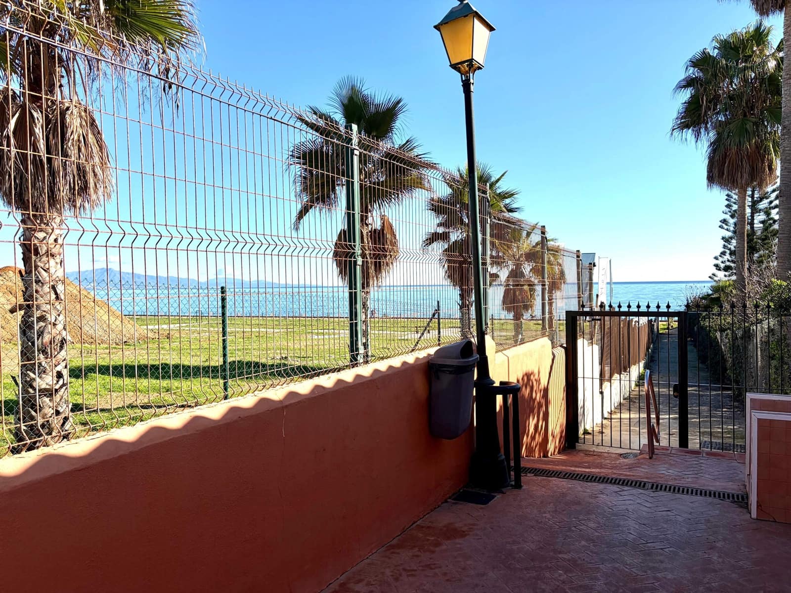 2 makuuhuone Huoneisto myytävänä paikassa Manilva mukana uima-altaan - 200 000 € (Ref: 9467906)