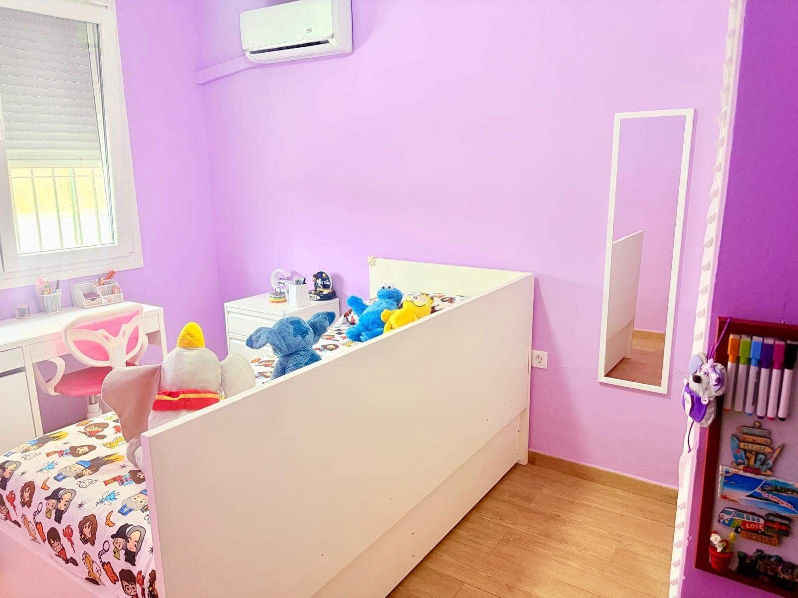 5 bedroom Townhouse for sale in La Linea de la Concepcion with pool garage - € 510,000 (Ref: 9470801)