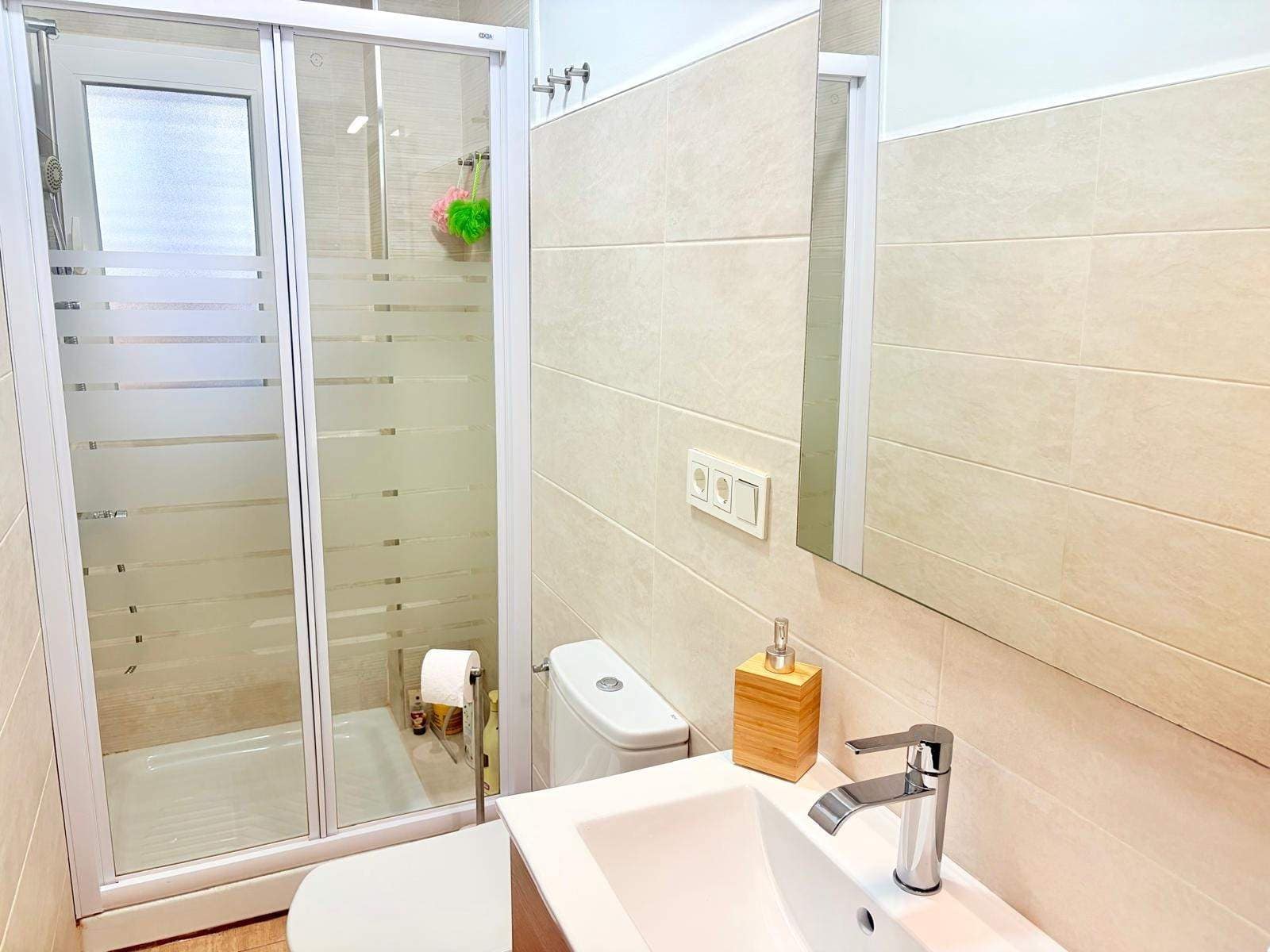 5 bedroom Townhouse for sale in La Linea de la Concepcion with pool garage - € 450,000 (Ref: 9470801)