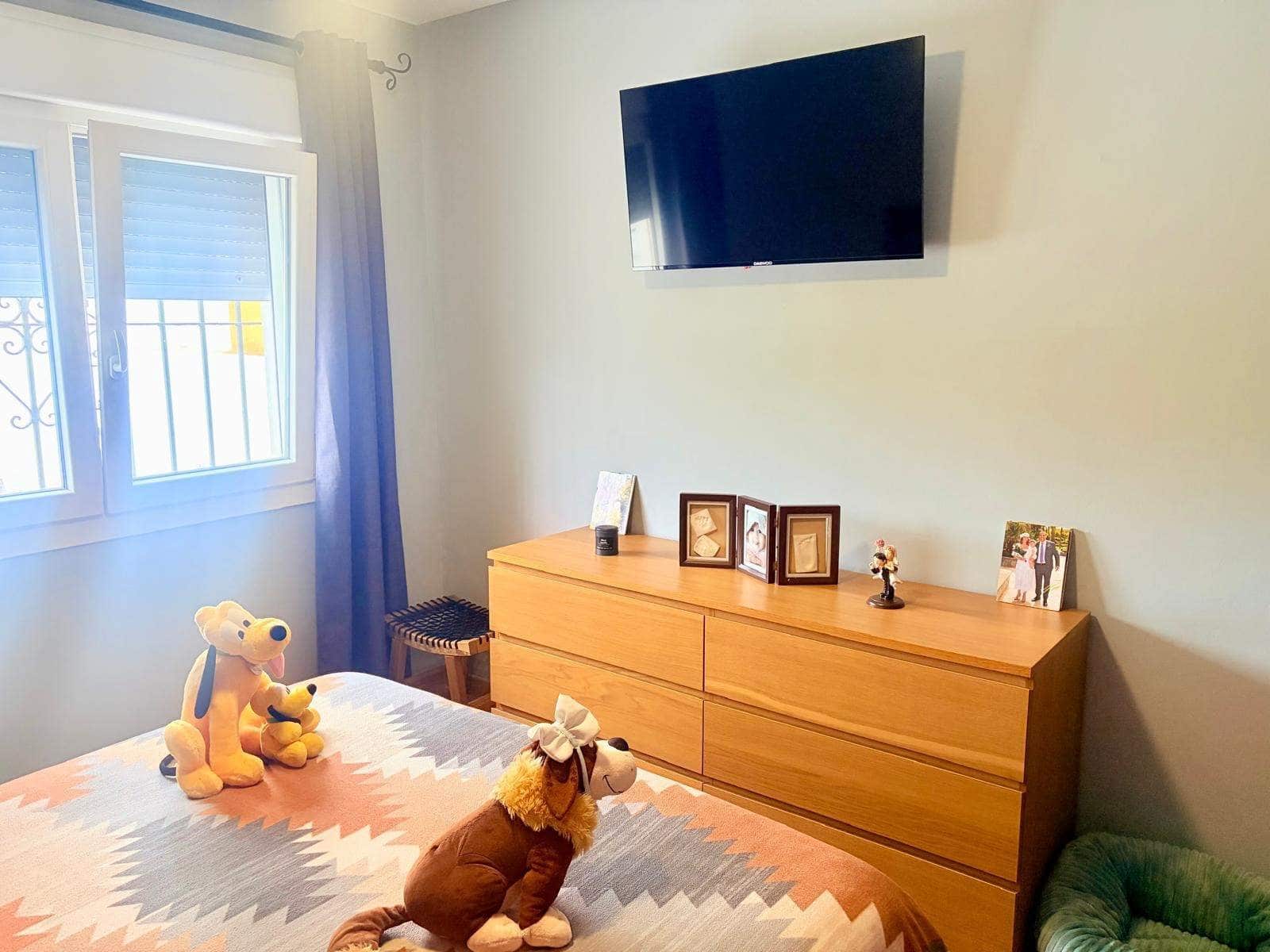 5 bedroom Townhouse for sale in La Linea de la Concepcion with pool garage - € 450,000 (Ref: 9470801)
