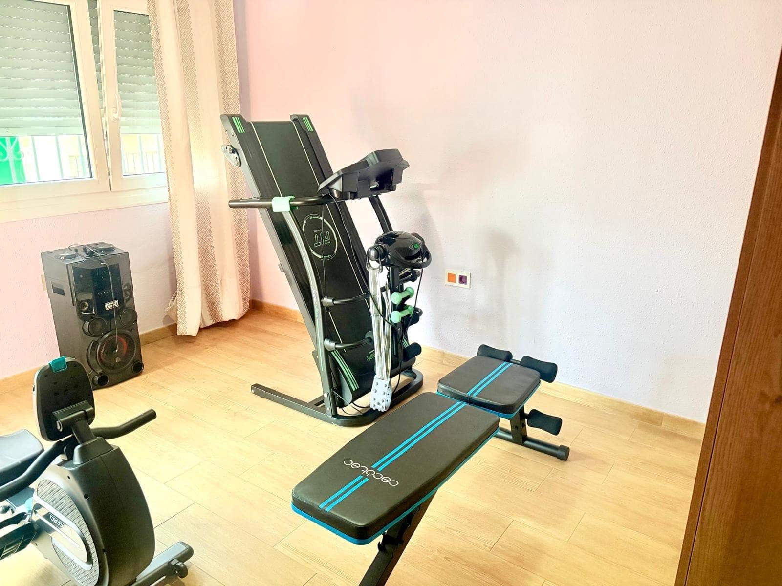 5 bedroom Townhouse for sale in La Linea de la Concepcion with pool garage - € 450,000 (Ref: 9470801)