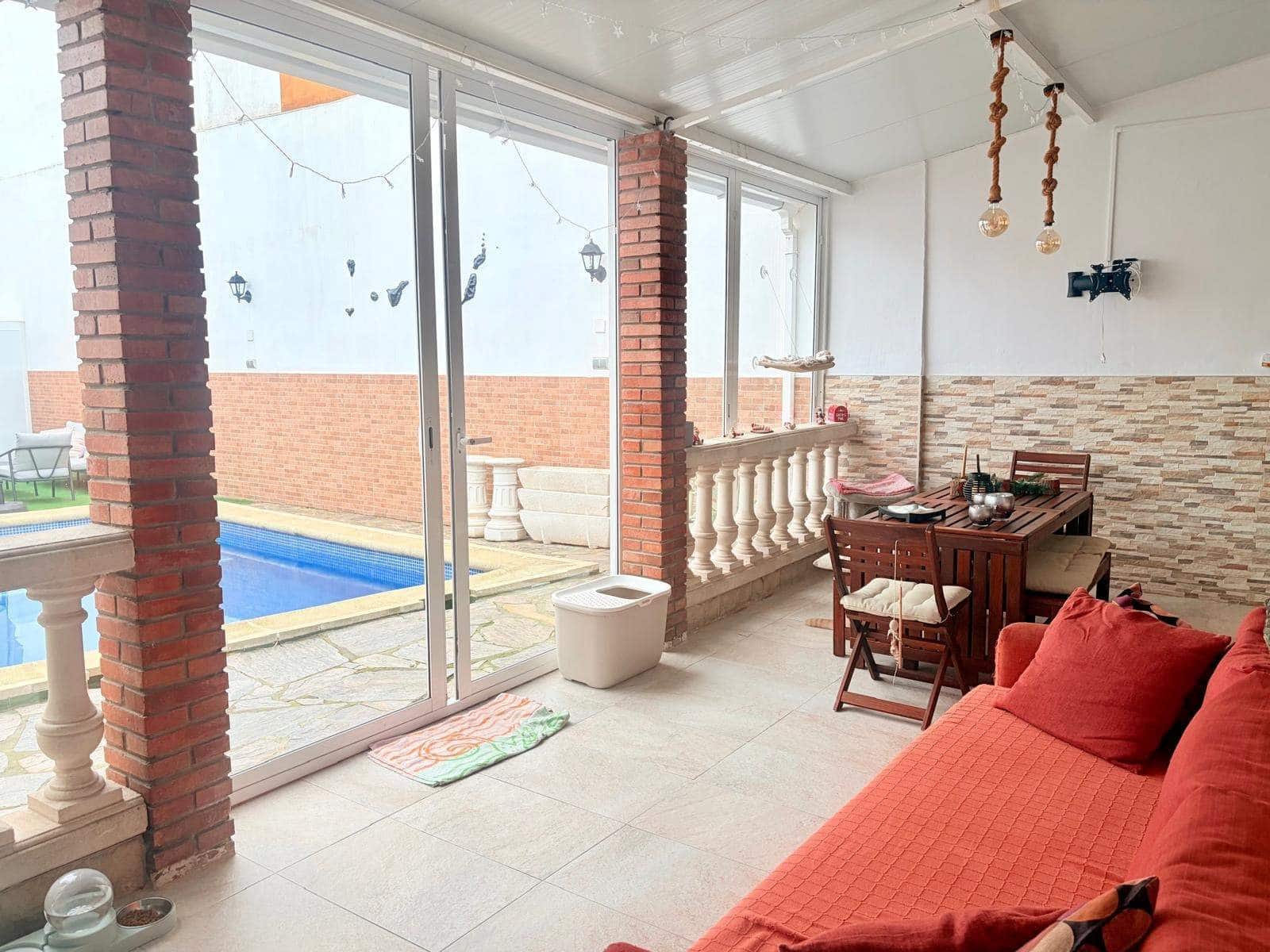 5 bedroom Townhouse for sale in La Linea de la Concepcion with pool garage - € 450,000 (Ref: 9470801)