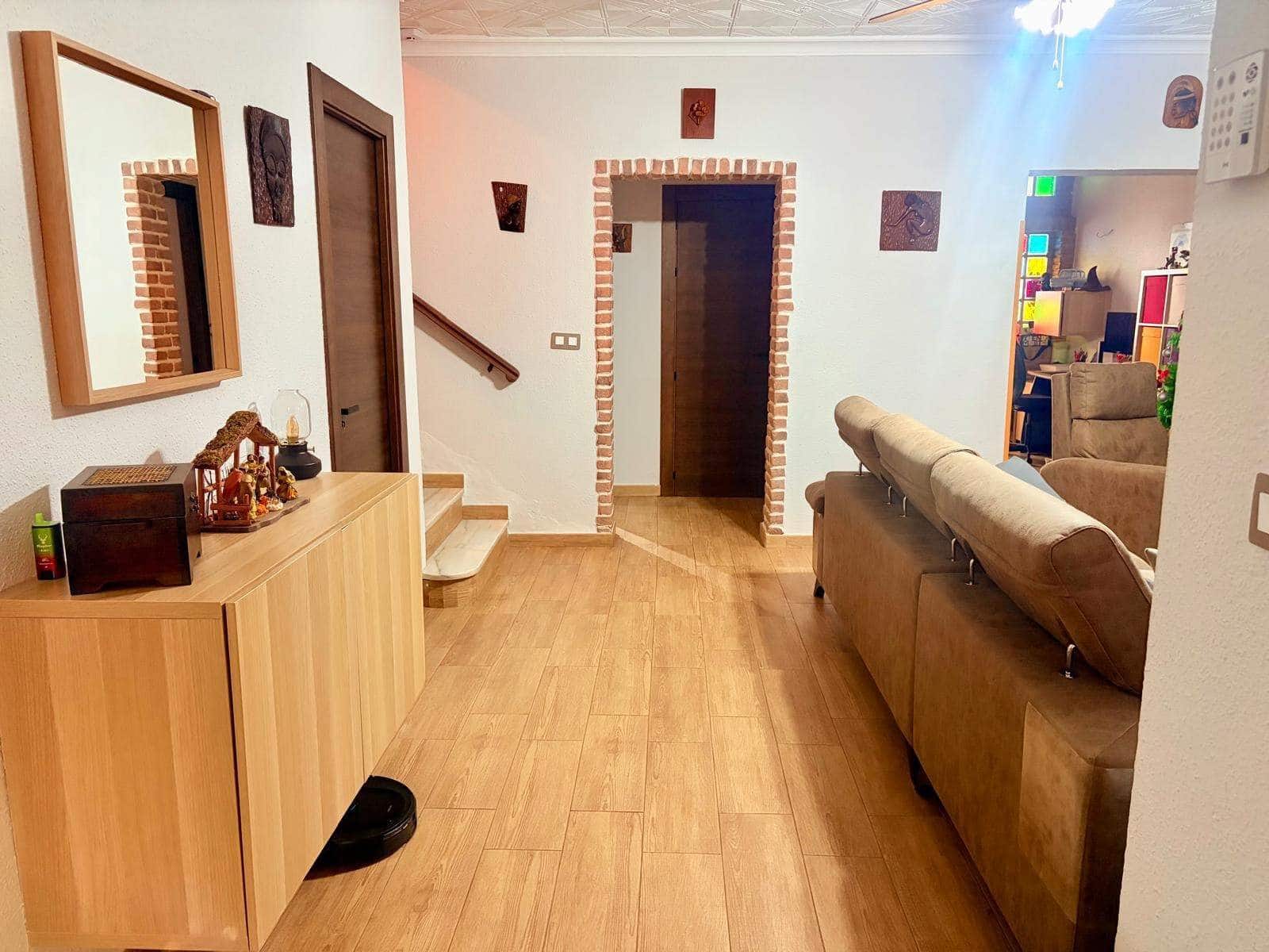 5 bedroom Townhouse for sale in La Linea de la Concepcion with pool garage - € 450,000 (Ref: 9470801)