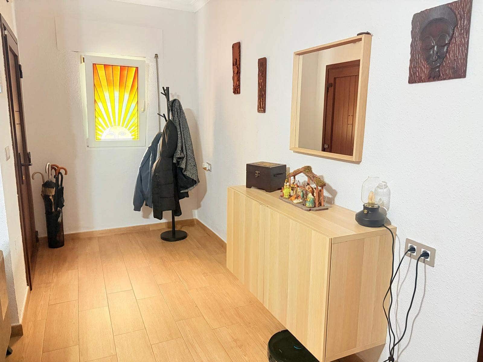 5 bedroom Townhouse for sale in La Linea de la Concepcion with pool garage - € 450,000 (Ref: 9470801)