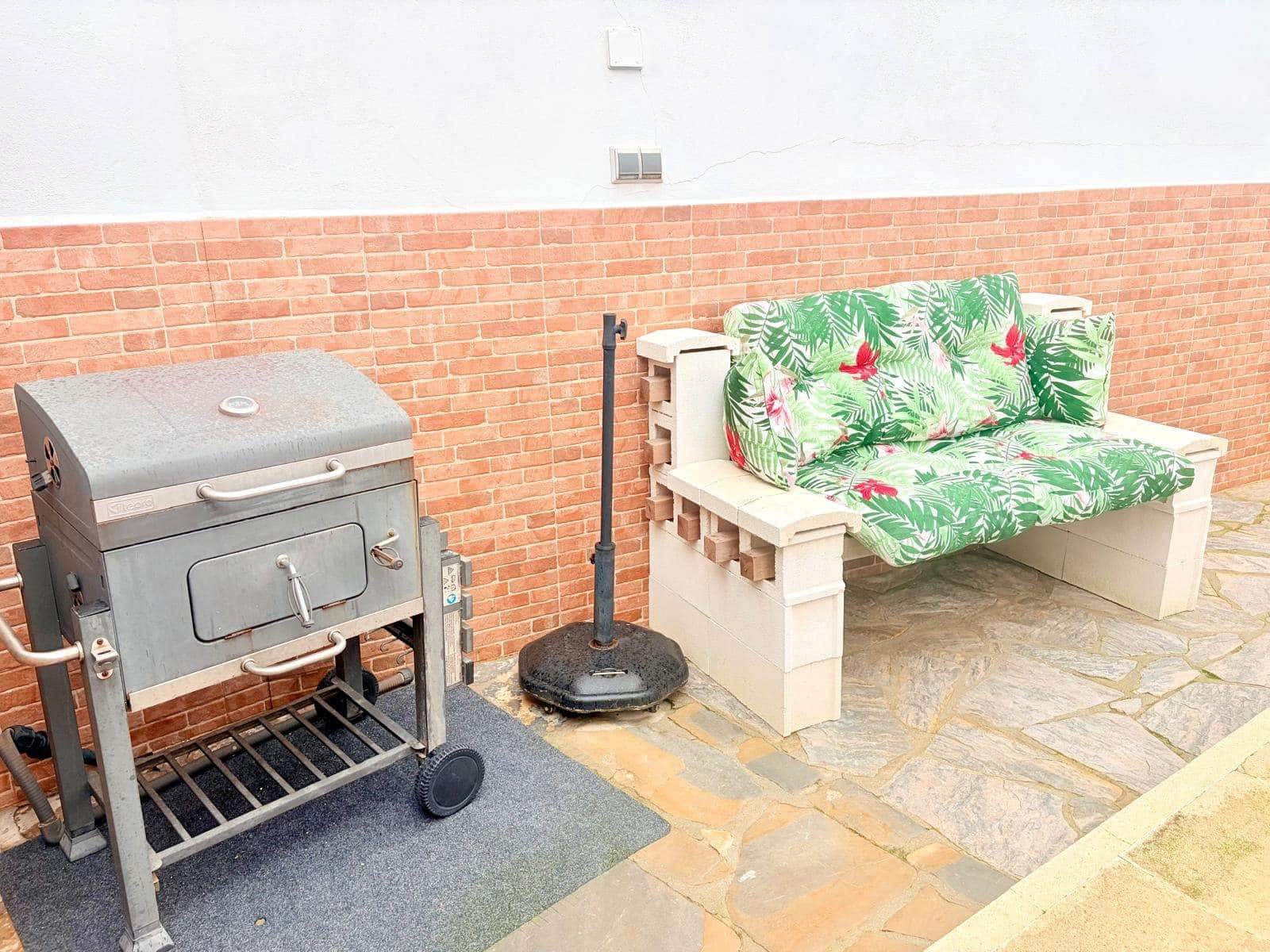 5 bedroom Townhouse for sale in La Linea de la Concepcion with pool garage - € 450,000 (Ref: 9470801)