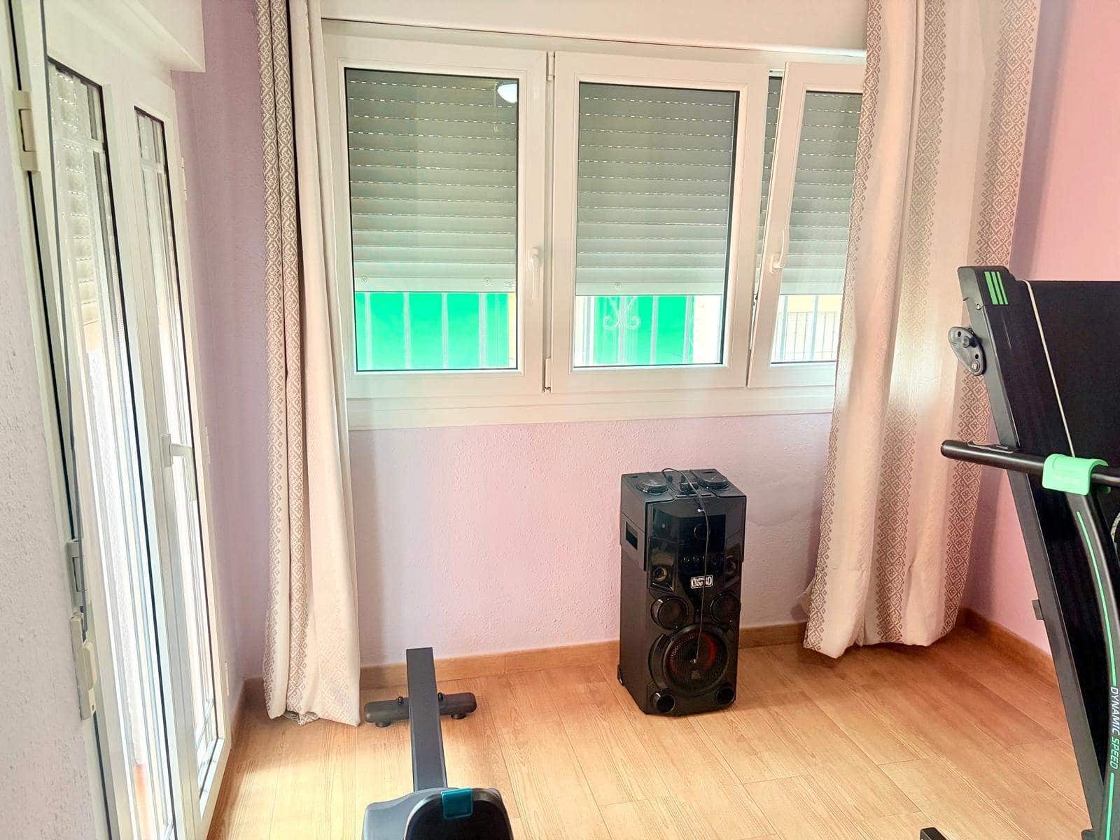 5 bedroom Townhouse for sale in La Linea de la Concepcion with pool garage - € 450,000 (Ref: 9470801)