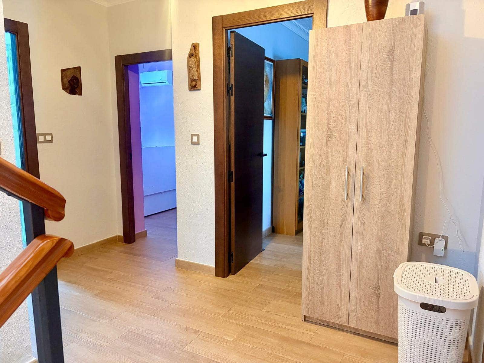 5 bedroom Townhouse for sale in La Linea de la Concepcion with pool garage - € 450,000 (Ref: 9470801)