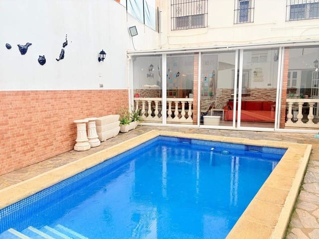 5 sypialnia Dom na sprzedaż w La Línea de la Concepción z basenem garażem - 450 000 € (Ref: 9470801)