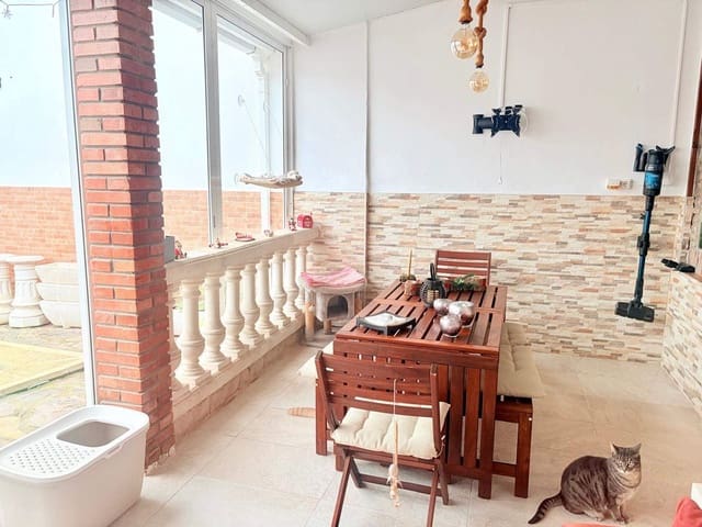 5 sypialnia Dom na sprzedaż w La Línea de la Concepción z basenem garażem - 450 000 € (Ref: 9470801)