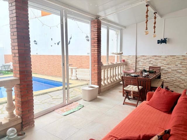 5 sypialnia Dom na sprzedaż w La Línea de la Concepción z basenem garażem - 450 000 € (Ref: 9470801)