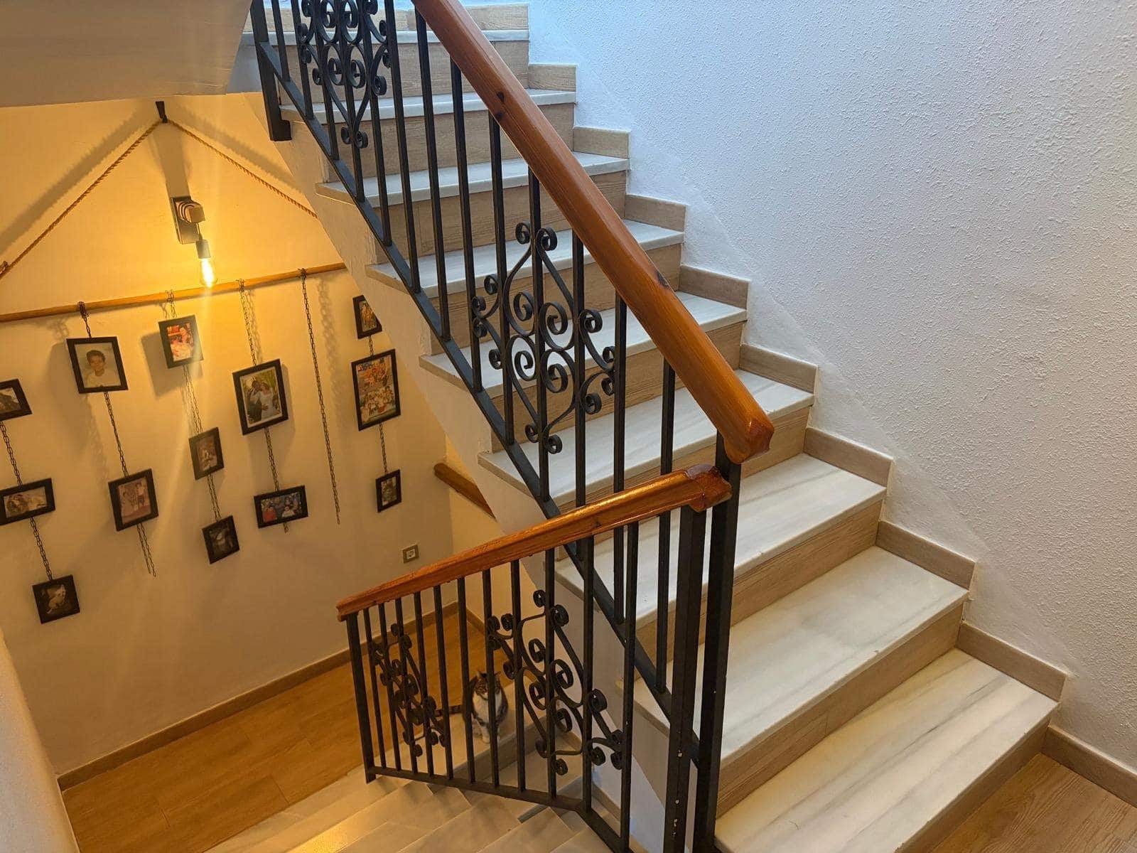 5 bedroom Townhouse for sale in La Linea de la Concepcion with pool garage - € 450,000 (Ref: 9470801)