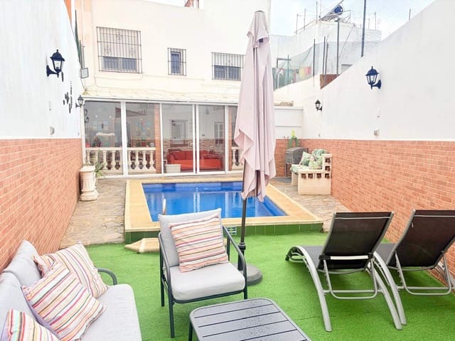 5 sypialnia Dom na sprzedaż w La Línea de la Concepción z basenem garażem - 450 000 € (Ref: 9470801)