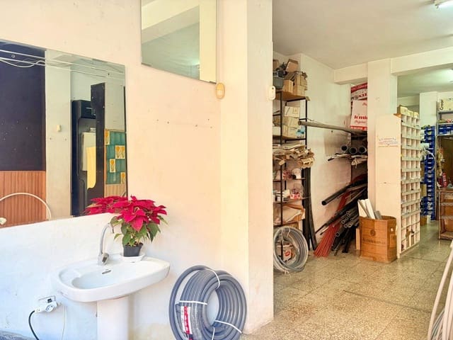 Comercial para venda em La Línea de la Concepción - 265 000 € (Ref: 9474216)