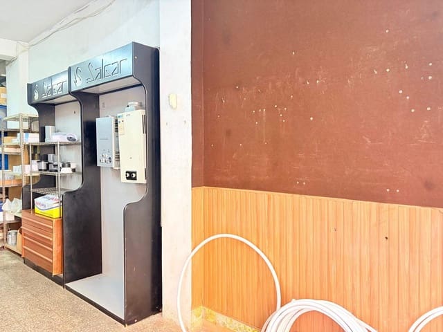 Comercial para venda em La Línea de la Concepción - 265 000 € (Ref: 9474216)