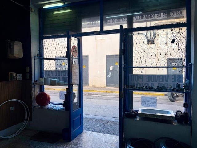 Comercial para venda em La Línea de la Concepción - 265 000 € (Ref: 9474216)