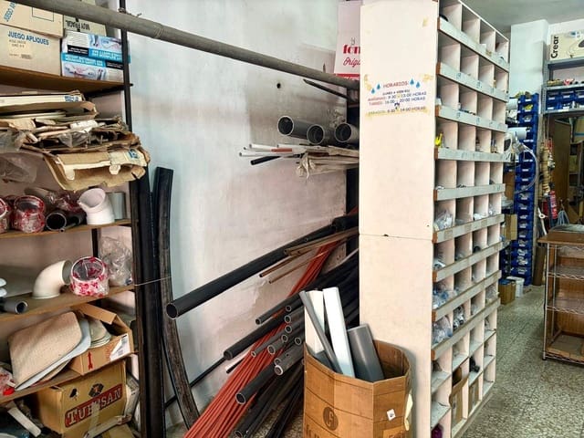 Comercial para venda em La Línea de la Concepción - 265 000 € (Ref: 9474216)