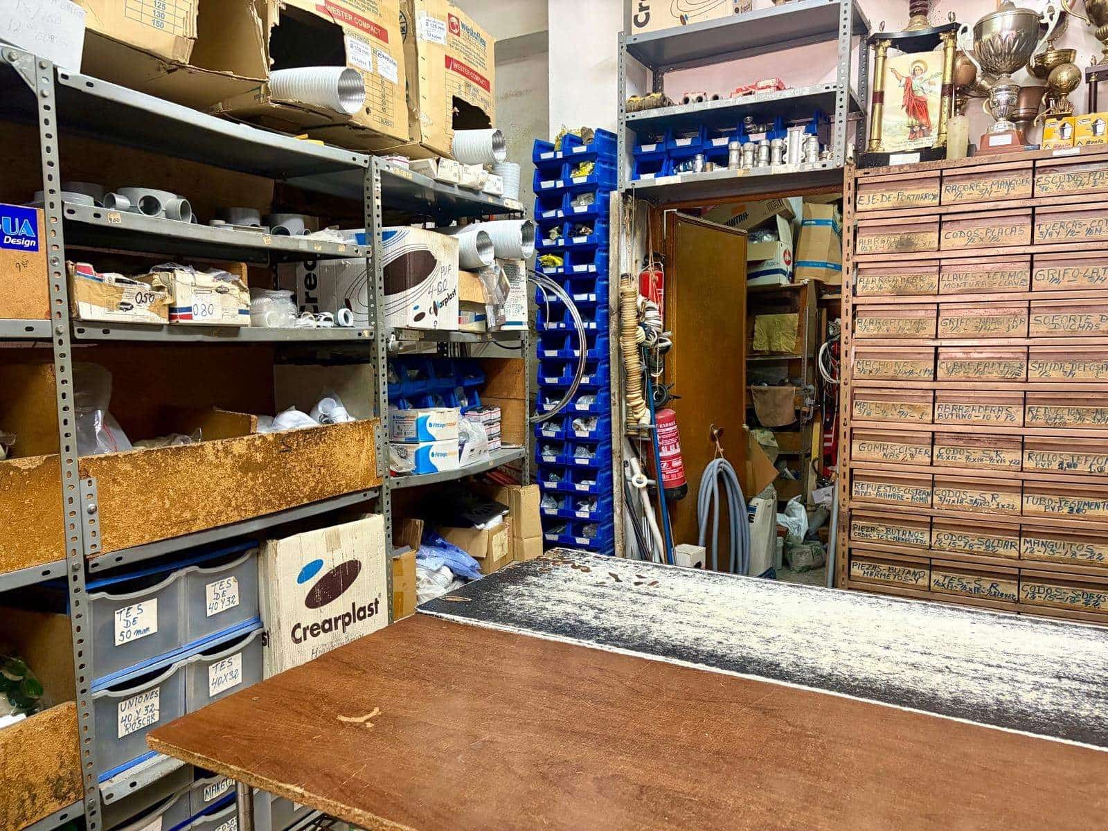 Commerciale in vendita in La Linea de la Concepcion - 265.000 € (Rif: 9474216)