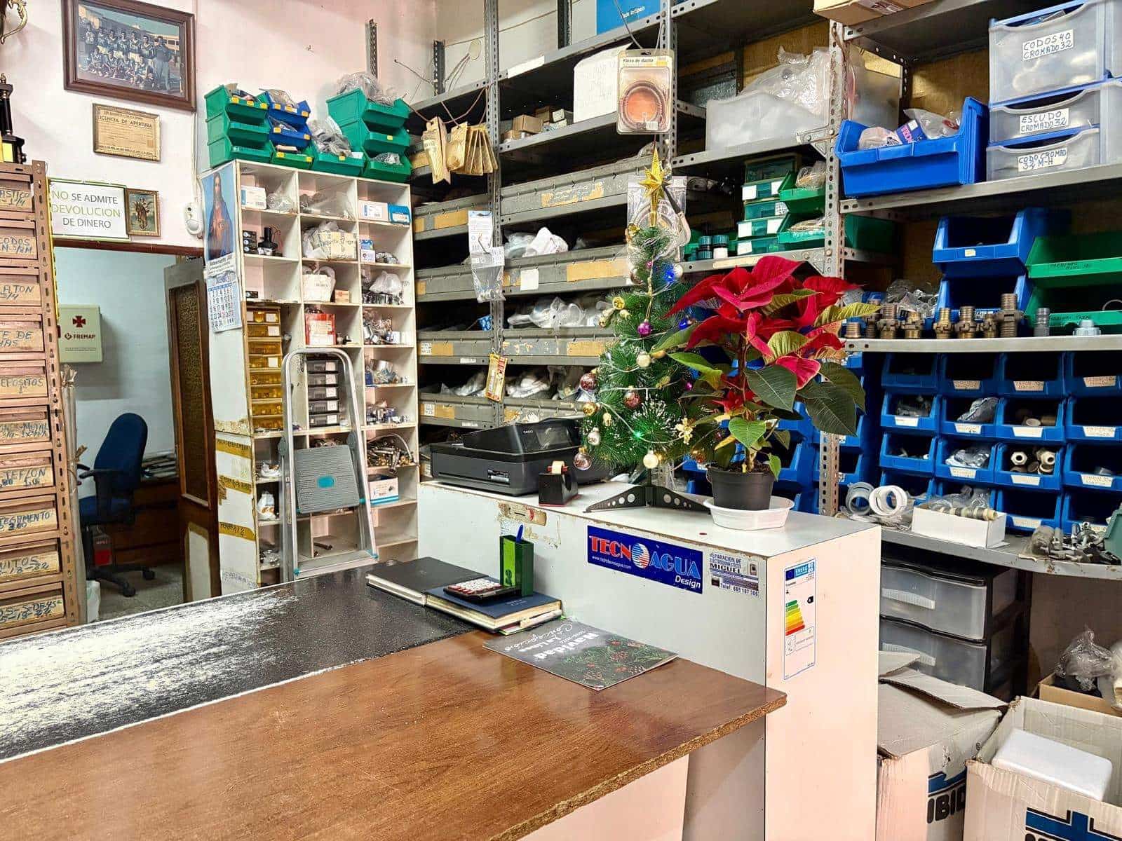 Commerciale in vendita in La Linea de la Concepcion - 265.000 € (Rif: 9474216)