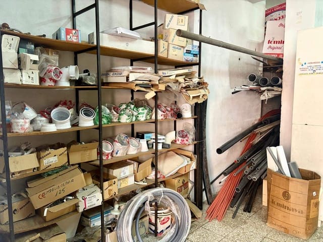 Comercial para venda em La Línea de la Concepción - 265 000 € (Ref: 9474216)