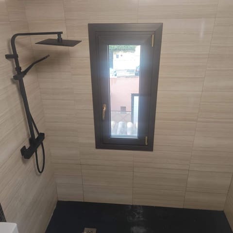 3 slaapkamer Rijtjeshuis te koop in Algeciras met zwembad - € 200.000 (Ref: 9474217)