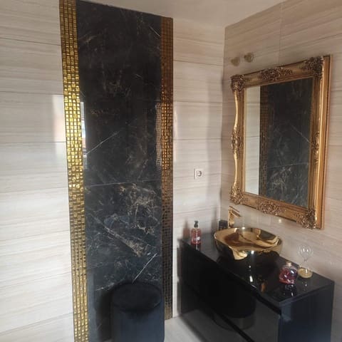 3 slaapkamer Rijtjeshuis te koop in Algeciras met zwembad - € 200.000 (Ref: 9474217)