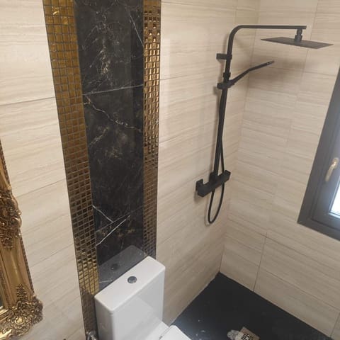 3 slaapkamer Rijtjeshuis te koop in Algeciras met zwembad - € 200.000 (Ref: 9474217)