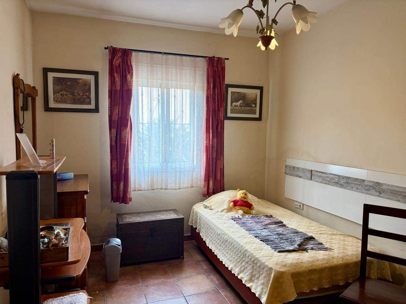 3 bedroom Villa for sale in La Linea de la Concepcion with pool garage - € 480,000 (Ref: 9482051)