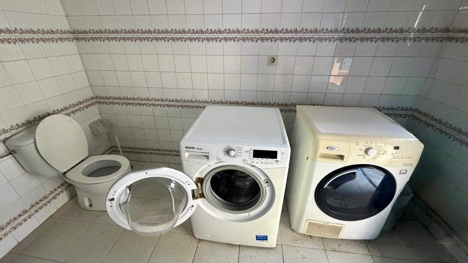 3 bedroom Villa for sale in La Linea de la Concepcion with pool garage - € 480,000 (Ref: 9482051)