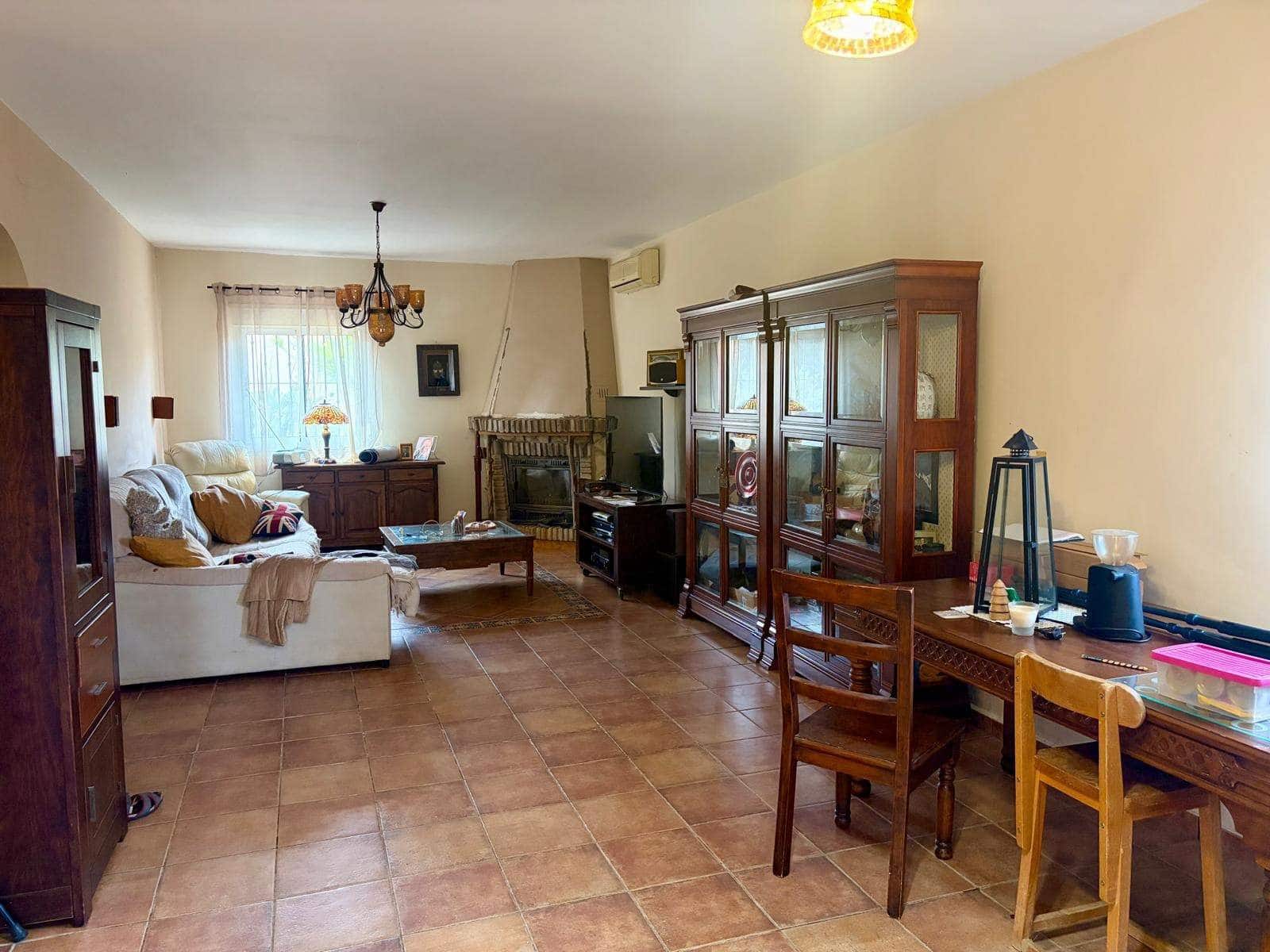 3 bedroom Villa for sale in La Linea de la Concepcion with pool garage - € 480,000 (Ref: 9482051)