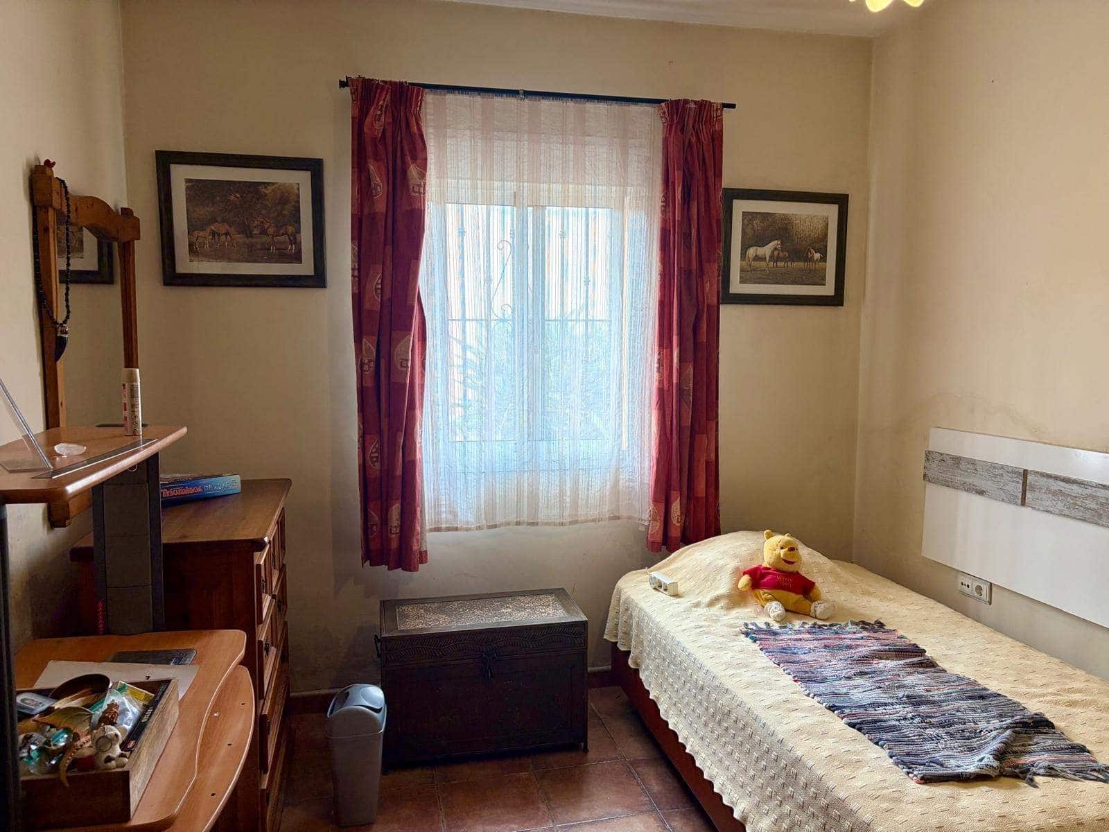 3 bedroom Villa for sale in La Linea de la Concepcion with pool garage - € 480,000 (Ref: 9482051)