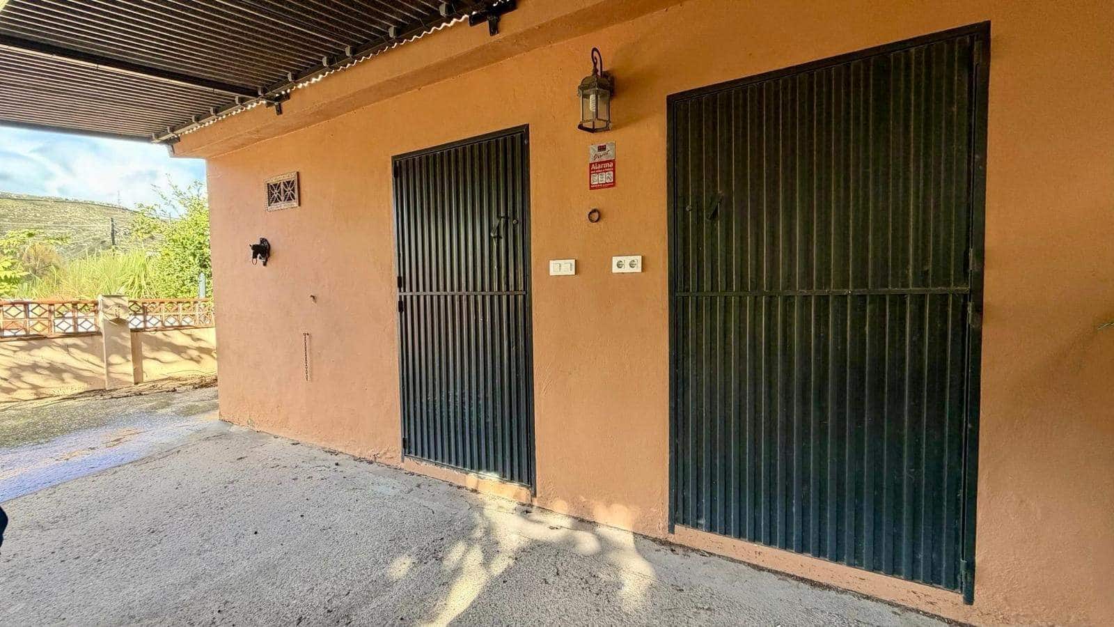 3 bedroom Villa for sale in La Linea de la Concepcion with pool garage - € 480,000 (Ref: 9482051)