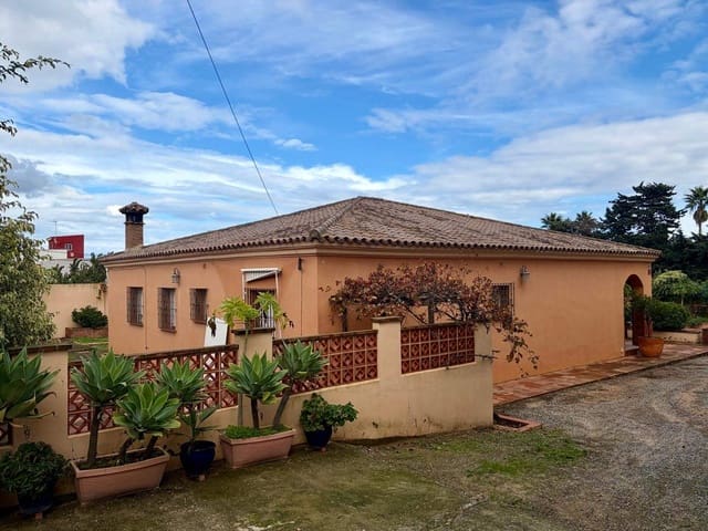 Chalet de 3 habitaciones en La Línea de la Concepción en venta con piscina garaje - 480.000 € (Ref: 9482051)