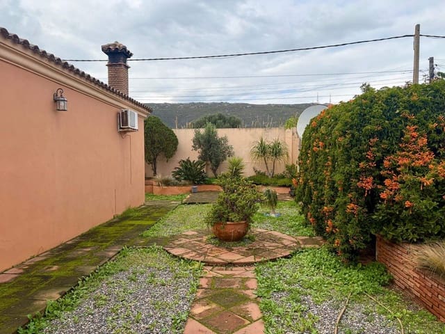 Chalet de 3 habitaciones en La Línea de la Concepción en venta con piscina garaje - 480.000 € (Ref: 9482051)