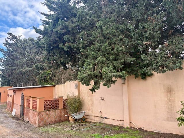 Chalet de 3 habitaciones en La Línea de la Concepción en venta con piscina garaje - 480.000 € (Ref: 9482051)